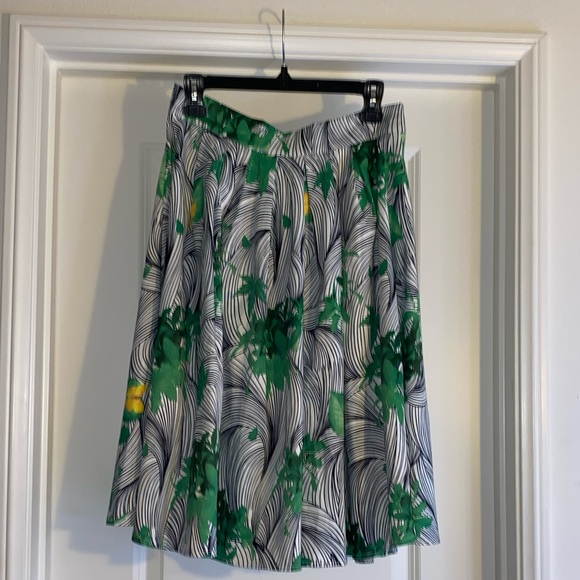 Tropical print skirt 🌴🌺 - Picture 4 of 4